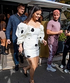 Selena_Gomez_-_Leaves_the_L27Avenue_restaurant_in_Paris_28September_272904.jpg
