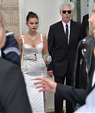 Selena_Gomez_-_Leaving_Carlton_Hotel_in_Cannes_-_05142019-07.jpg