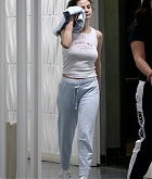 Selena_Gomez_-_Leaving_a_facility_in_Los_Angeles_April_12C_2020-05.jpg