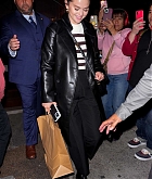 Selena_Gomez_-_Leaving_an_SNL_cast_dinner_in_New_York_May_102C_202204.jpg