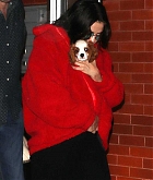 Selena_Gomez_-_Leaving_her_boyfriend_The_Weeknd_s_apartmnent_in_NYC_on_September_15-04.jpg