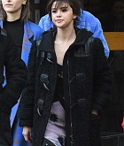 Selena_Gomez_-_Leaving_her_friends_apartment_in_New_York_on_February_13-02.jpg