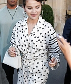 Selena_Gomez_-_Leaving_her_hotel_in_Paris_July_92C_202207.jpg
