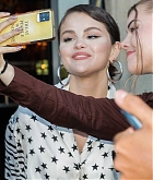 Selena_Gomez_-_Leaving_her_hotel_in_Paris_July_92C_202208.jpg