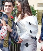 Selena_Gomez_-_Leaving_her_hotel_in_Paris_on_September_2701.jpg