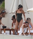 Selena_Gomez_-_Looks_stunning_on_the_beach_in_Cabo_San_Lucas2C_Mexico_February_92C_2019-08.jpg