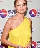 Selena_Gomez_-_Lupus_Research_Alliance__Breaking_Through_Lupus_Gala__on_November_20-02.jpg