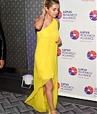 Selena_Gomez_-_Lupus_Research_Alliance__Breaking_Through_Lupus_Gala__on_November_20-15.jpg