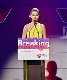Selena_Gomez_-_Lupus_Research_Alliance__Breaking_Through_Lupus_Gala__on_November_20-17.jpg
