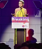 Selena_Gomez_-_Lupus_Research_Alliance__Breaking_Through_Lupus_Gala__on_November_20-25.jpg