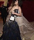 Selena_Gomez_-_MET_Gala__18_on_May_7-13.jpg