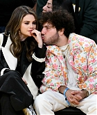 Selena_Gomez_-_Miami_Heat_v_Los_Angeles_Lakers_at_Crypto_com_Arena_in_Los_Angeles_January_32C_202421.jpg