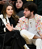 Selena_Gomez_-_Miami_Heat_v_Los_Angeles_Lakers_at_Crypto_com_Arena_in_Los_Angeles_January_32C_202432.jpg