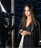 Selena_Gomez_-_Music_Choice_in_New_York_5BBackstage5D_on_June_5-03.jpg