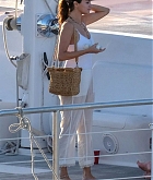 Selena_Gomez_-_On_a_boat_in_Montego_Bay2C_Jamaica_on_February_202C_2018-06.jpg