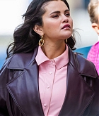 Selena_Gomez_-_On_the_set_of_Only_Murderers_in_the_Building_in_New_York_City_0317202319.jpg