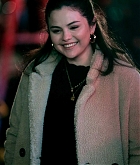 Selena_Gomez_-_On_the_set_of_Only_Murders_In_The_Building_in_New_York_March_312C_2021_02.jpg