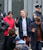 Selena_Gomez_-_Only_Murders_in_the_Building_at_the_Supreme_Courthouse_in_Long_Island2C_New_York_December_82C_202103.jpg