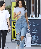 Selena_Gomez_-_Out_and_about_in_Los_Angeles_on_Feb_11-26.jpg