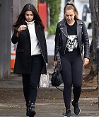 Selena_Gomez_-_Out_and_about_in_Los_Angeles_on_Feb_21-03.jpg