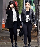 Selena_Gomez_-_Out_and_about_in_Los_Angeles_on_Feb_21-07.jpg