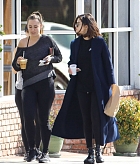 Selena_Gomez_-_Out_for_Breakfast_with_Friends_in_Los_Angeles_on_March_7-09.jpg