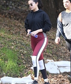 Selena_Gomez_-_Out_for_a_hike_in_Los_Angeles2C_2018-12-22-04.jpg