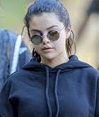 Selena_Gomez_-_Out_for_a_hike_in_Los_Angeles2C_2018-12-22-11.jpg