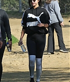Selena_Gomez_-_Out_for_a_hike_in_Los_Angeles2C_2018-12-24-03.jpg