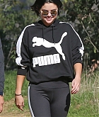Selena_Gomez_-_Out_for_a_hike_in_Los_Angeles2C_2018-12-24-08.jpg