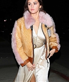 Selena_Gomez_-_Out_for_dinner_with_friends_in_Los_Angeles2C_CA_on_February_22C_2018-05.jpg