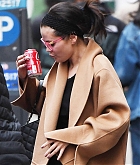 Selena_Gomez_-_Out_in_New_York_City_0408202302.jpg