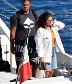 Selena_Gomez_-_Out_on_holiday_on_the_Amalfi_Coast2C_Italy_28July_242C_201929-08.jpg