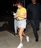 Selena_Gomez_-_Outside_roller_skating_in_Glendale2C_CA_March_272C_2018-07.jpg