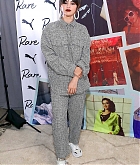 Selena_Gomez_-_Puma_flagship_store_in_New_York_January_142C_2020-12.jpg