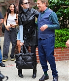 Selena_Gomez_-_Seen_filming_Only_Murders_in_the_Building2C_New_York_City_-_May_72C_2025_06.jpg