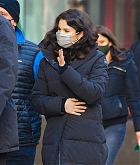 Selena_Gomez_-_Seen_heading_to_the_movie_set_of_Only_Murders_in_New_York_City_01192021_16.jpg