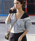 Selena_Gomez_-_Shopping_trip_in_LA_-_February_100009.jpg