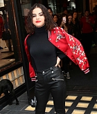 Selena_Gomez_-_Special_Meet___Greet_at_the_Coach_House_in_NYC_on_September_13-05.jpg