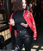 Selena_Gomez_-_Special_Meet___Greet_at_the_Coach_House_in_NYC_on_September_13-06.jpg