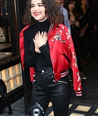 Selena_Gomez_-_Special_Meet___Greet_at_the_Coach_House_in_NYC_on_September_13-08.jpg