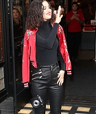 Selena_Gomez_-_Special_Meet___Greet_at_the_Coach_House_in_NYC_on_September_13-13.jpg