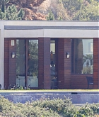 Selena_Gomez_-_Spends_time_with_her_puppy_and_Justin_Bieber_at_a_rental_house_in_LA_October_27-03.jpg