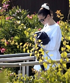 Selena_Gomez_-_Spotted_arriving_at_the_private_airport_-_Los_Cabos2C_Mexico_-_August_212C_2025_05.jpg