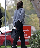Selena_Gomez_-_Spotted_outside_her_Rare_Beauty_offices2C_Los_Angeles_CA_-_February_212C_2024_02.jpg