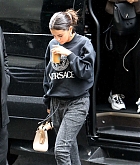 Selena_Gomez_-_Stepping_out_on_an_iced_coffee_run_in_NYC_September_102C_2018-03.jpg