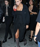 Selena_Gomez_-_Steps_out_for_a_night_out_with_Raquelle_Stevens_in_NYC_September_82C_2018-03.jpg