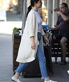 Selena_Gomez_-_Steps_out_wearing_blue_jeans_in_LA_December_282C_2018-06.jpg