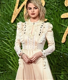 Selena_Gomez_-_The_Fashion_Awards_2017_on_December_4-02.jpg