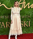 Selena_Gomez_-_The_Fashion_Awards_2017_on_December_4-03.jpg